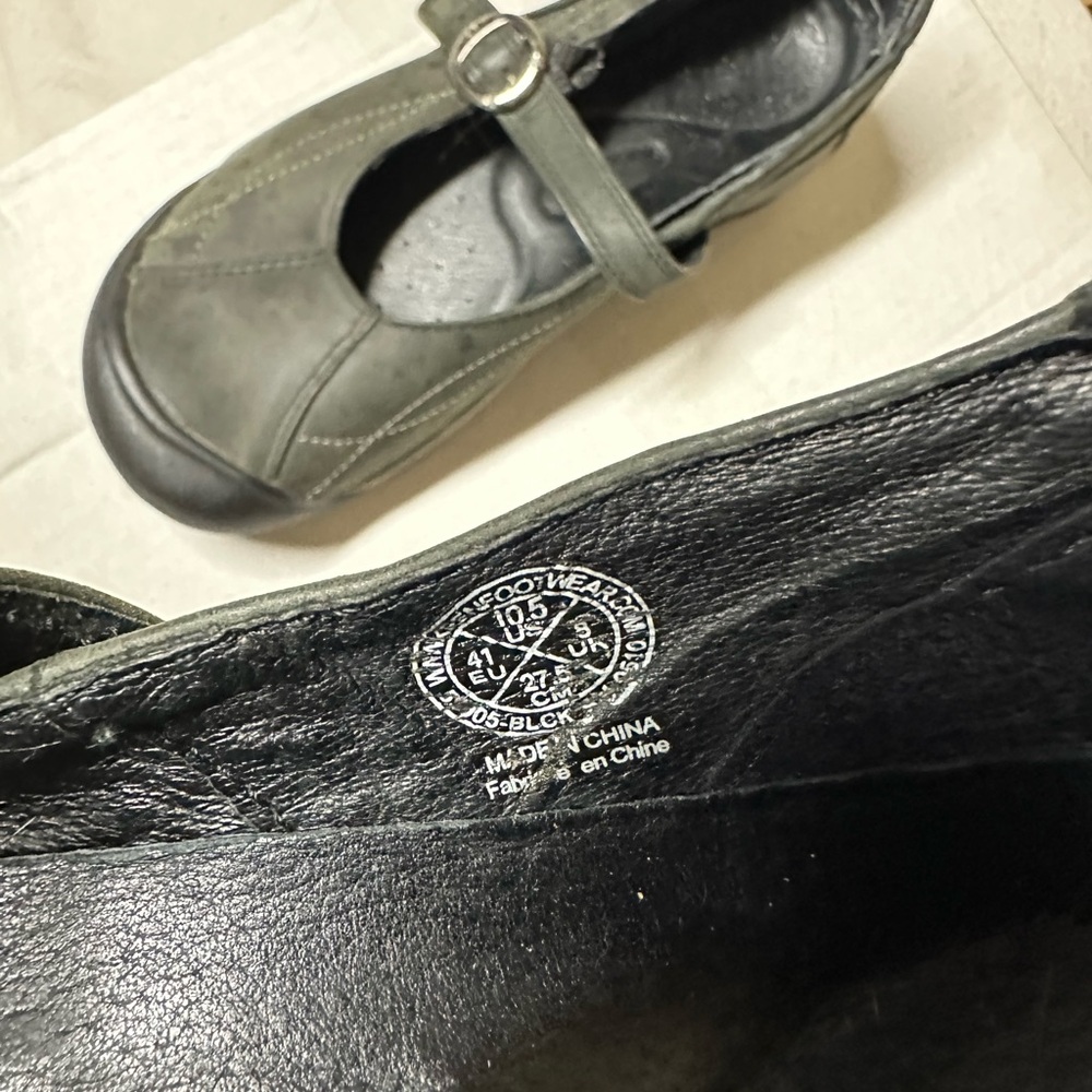 Keen Women's Black Leather Flats